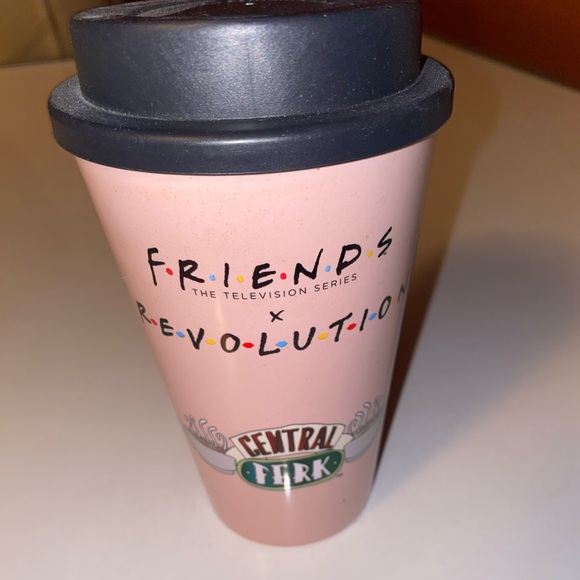 Makeup Revolution Friends coffee cup with cappuccino body scrub - Picture 4 of 6